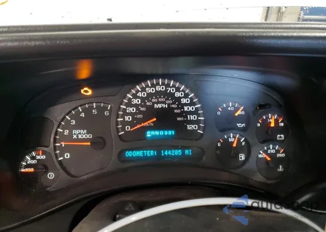 2005 GMC Sierra K2500 Heavy Duty z USA, uszkodzony, nr VIN 1GTHK24U45E136759